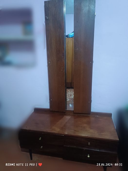 Продам трюмо недорого
