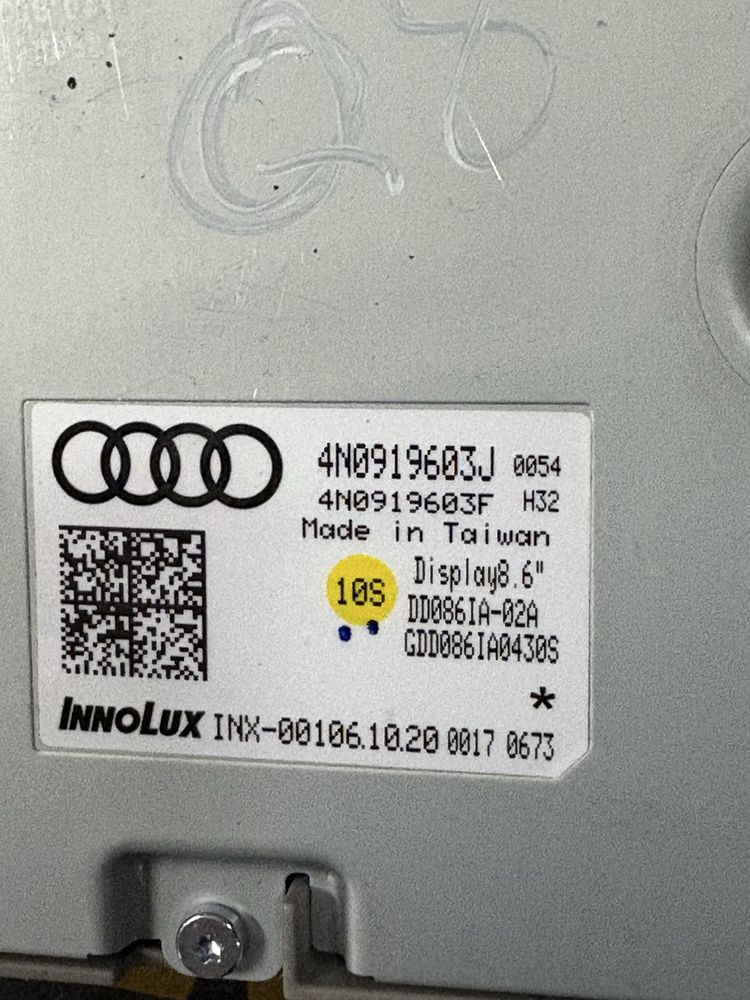 Audi Q8 монитор дисплей
