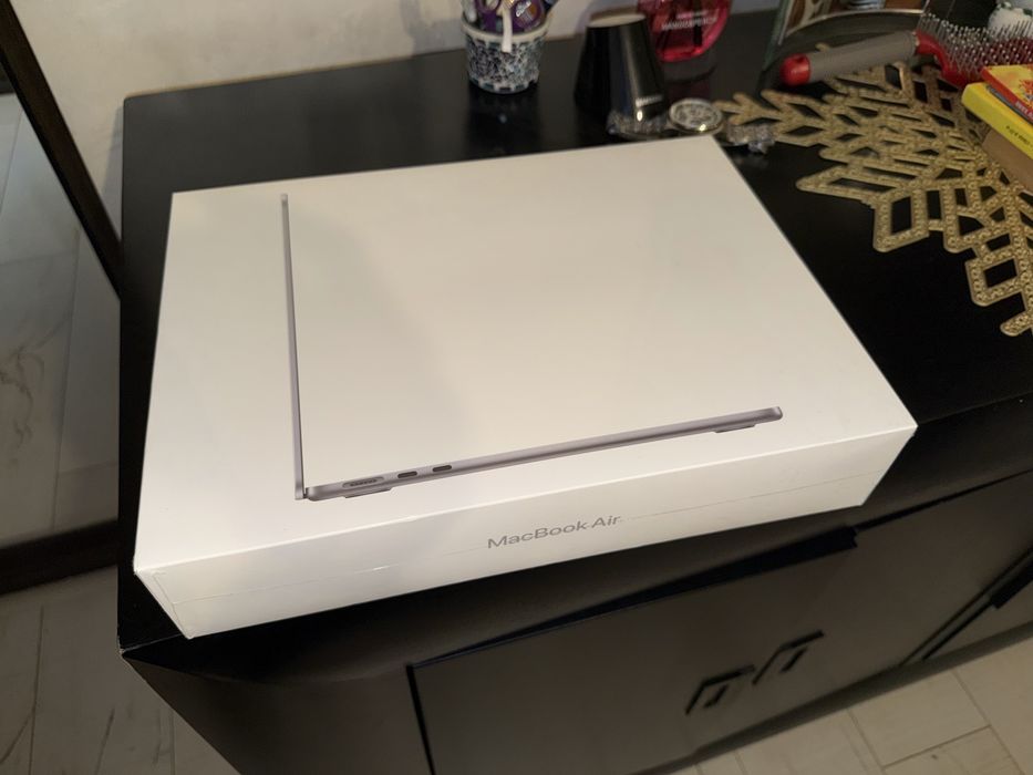 Apple Macbook air 13.6 M2 8gb ram, 256 ssd