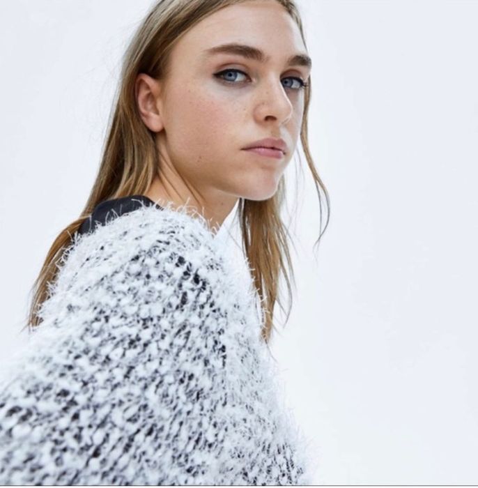 Тениска Zara - пухкава