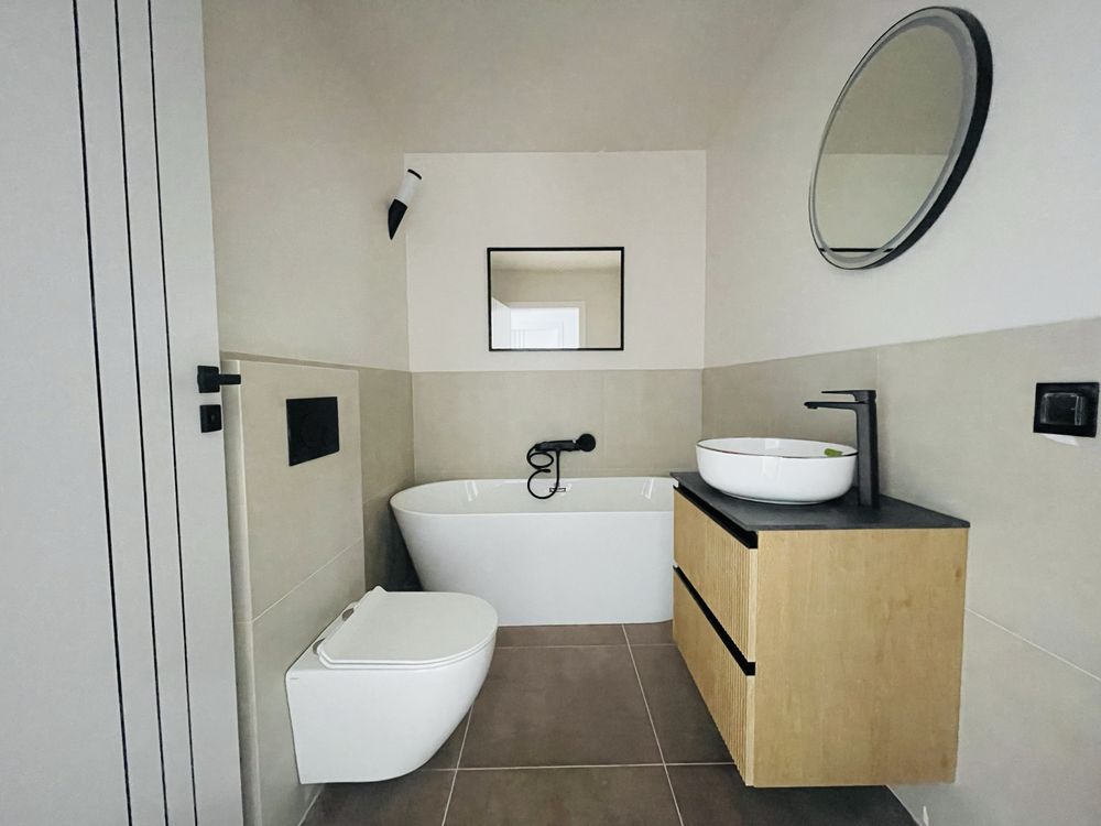Casa tip triplex intr-un ansamblu rezidential, aproape de oras!