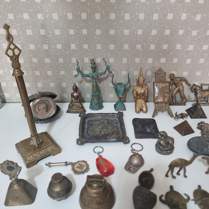 Colecţie obiecte decorative din bronz/alamă – figurine, miniaturi –