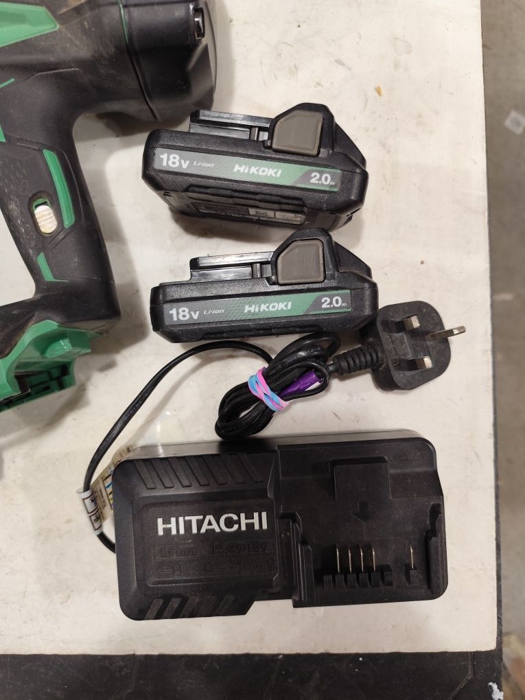 Безчетков акумулаторен такер за пирони - игли Hikoki Hitachi