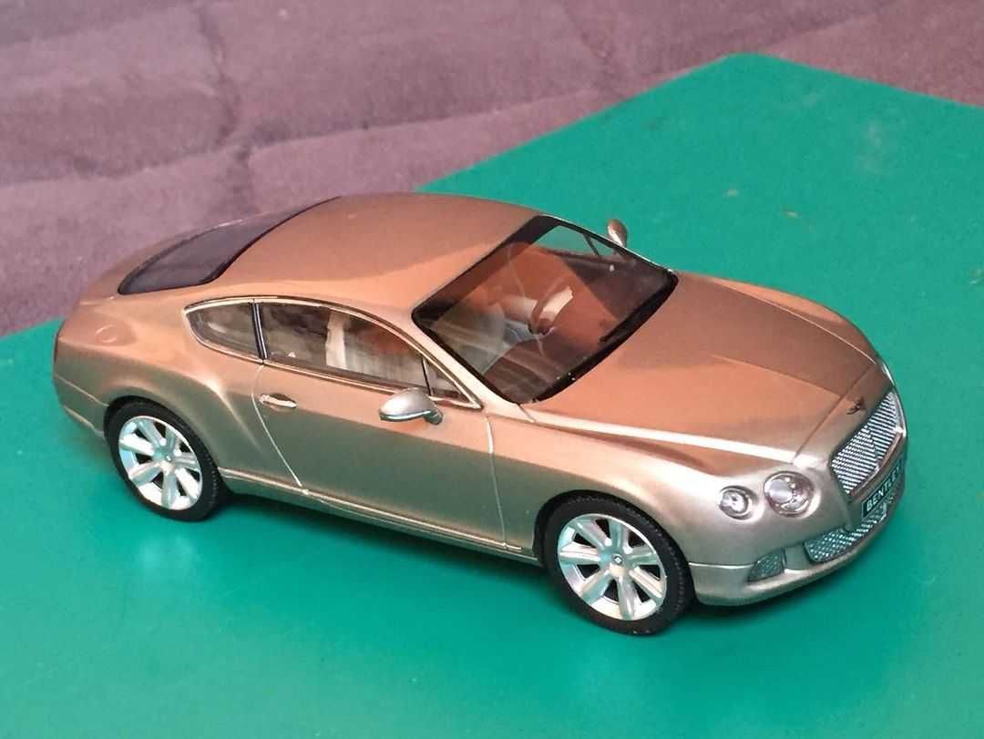 1/43 macheta Bentley Continental GT - minichamps metal