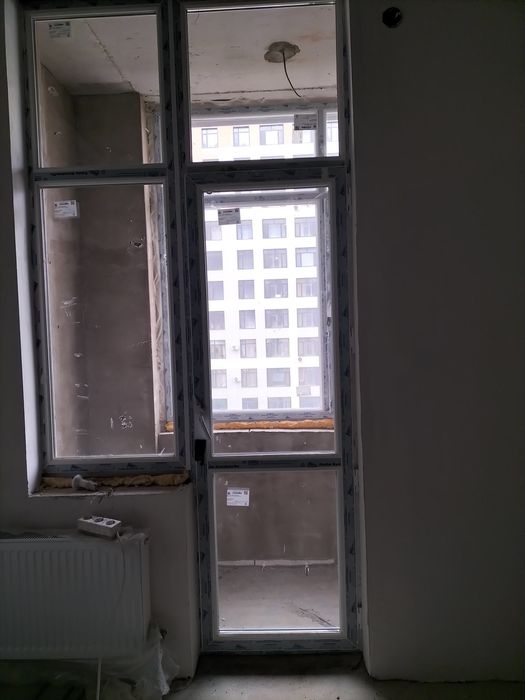 Продам пластиковый дверь окно