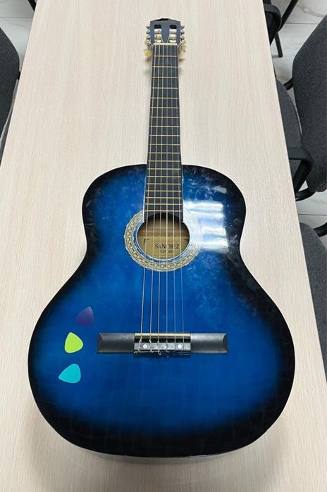 Продаю новую ГИТАРУ