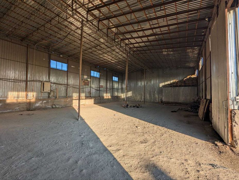 Сдается ангар 1000 м² под склад или производства. Адрес Сурум.