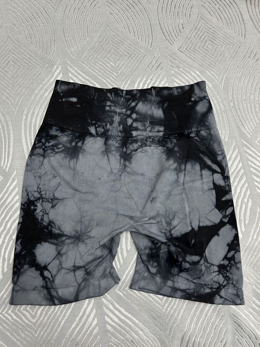 Дрехи от 8 до 30 лв.