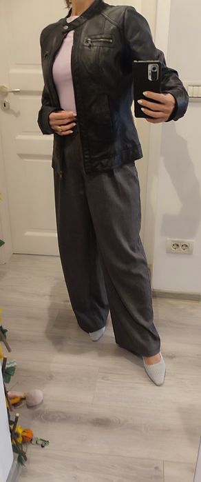 Gecuta din piele naturala neagra, croi pe talie, model deosebit