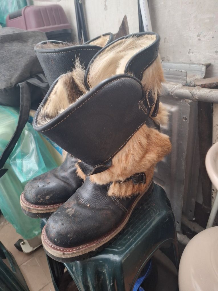 Продам унты обувь