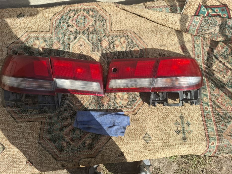 Тойота карина е хечбек стопак комплект