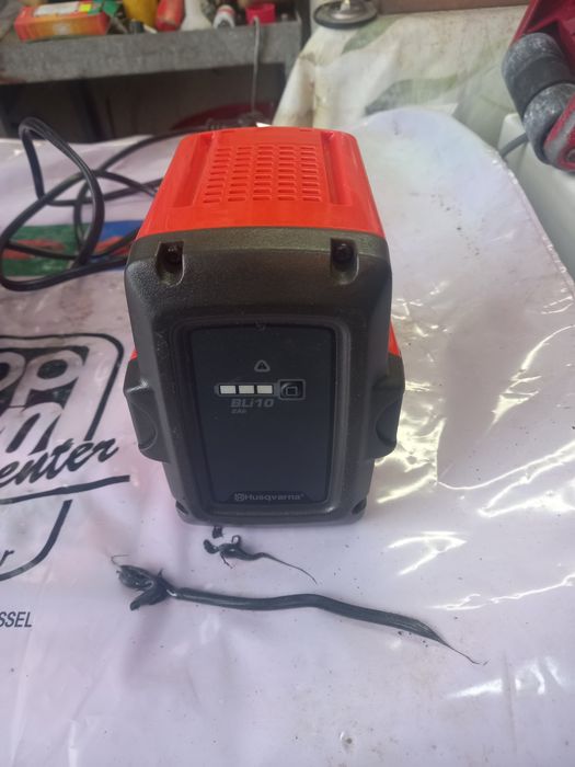 Зарядно с батерия за Husqvarna