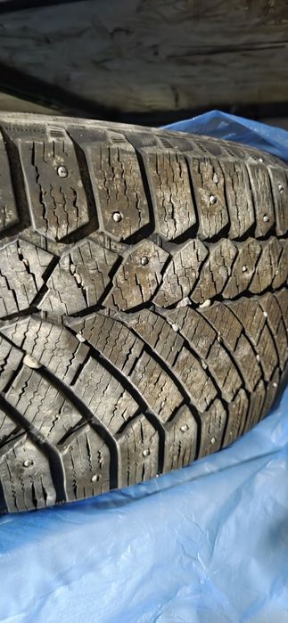 Комплект шипованной зимней резины 235 45 R18