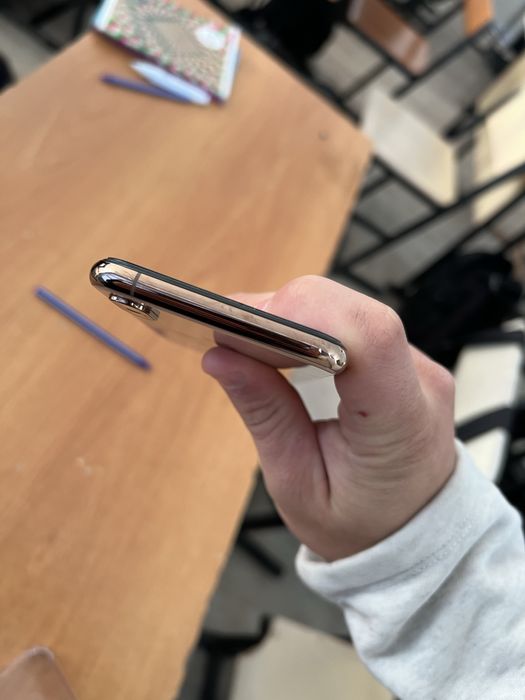 Продам айфон xs 512