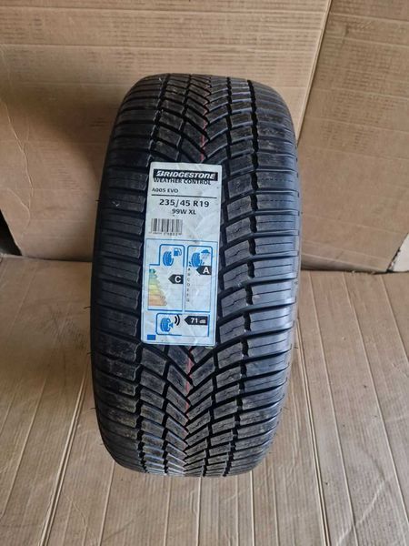1 брой Bridgestone R19 235/45/  
нова зимна гума 
DOT1221