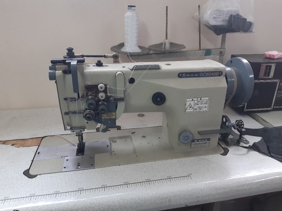 Швейная двухстрочная машинка