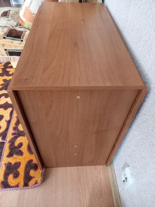 Продаю стол-книжку. В хорошем состоянии.