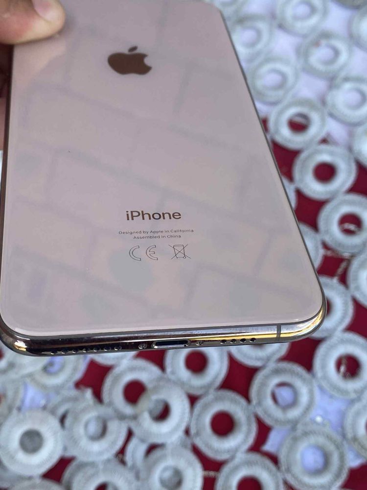 İphone Xs .max ! Телефона е в добре състояние : няма драскотий .