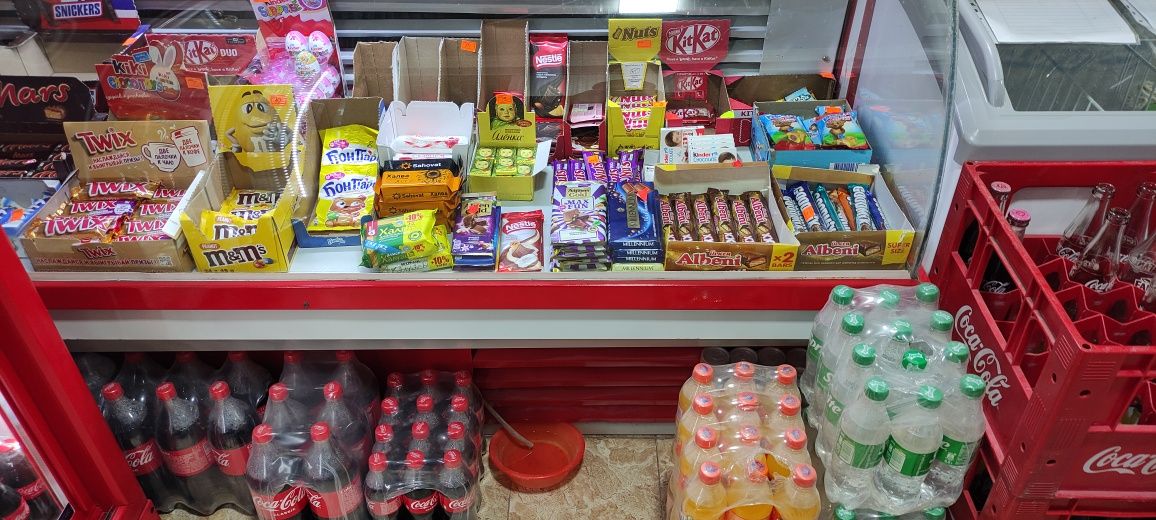 Продается витринный холодильник