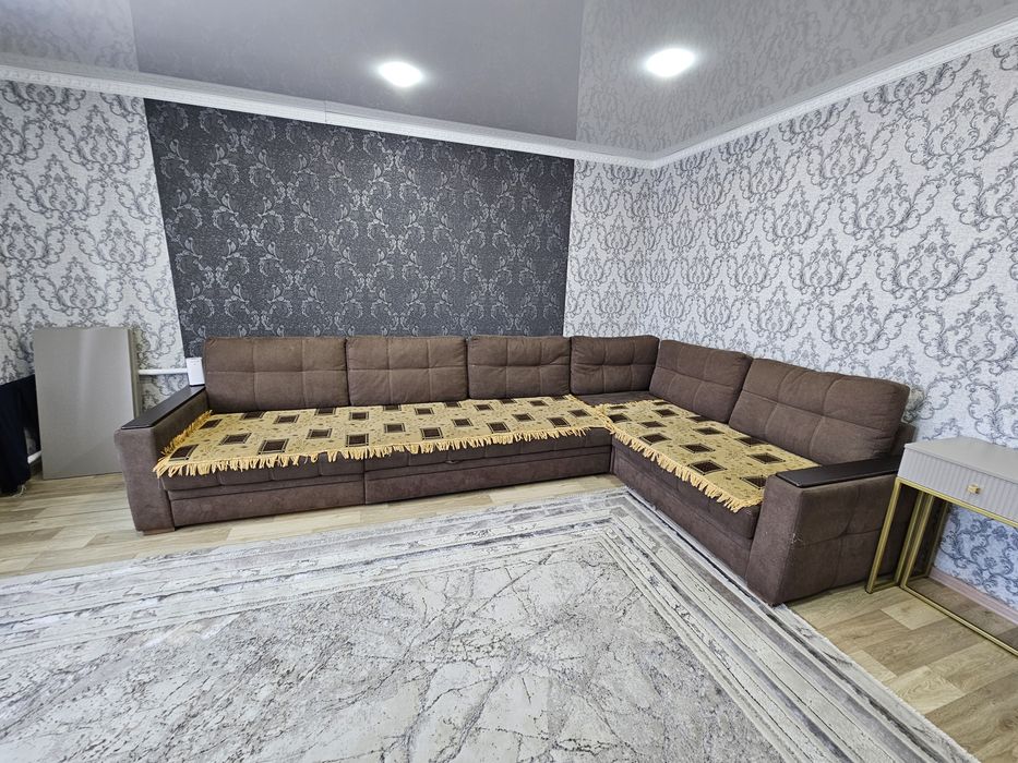 Диван угловой в продаже.