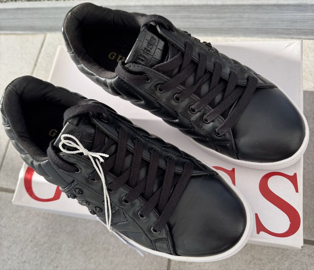 Дамски оригинални кецове GUESS
