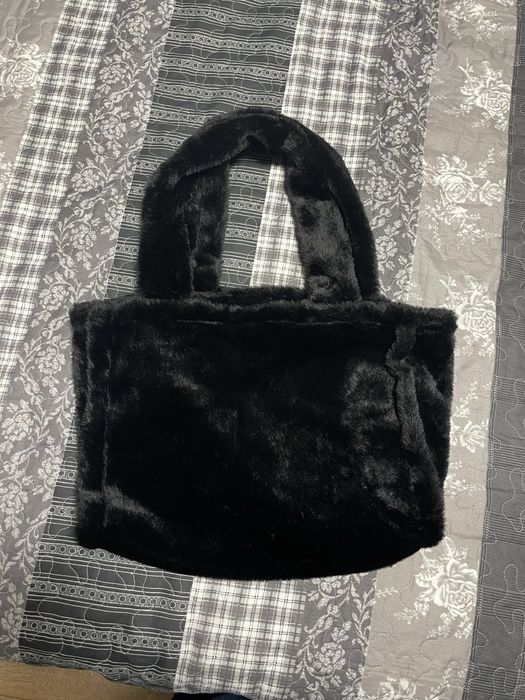 черна пухена чанта