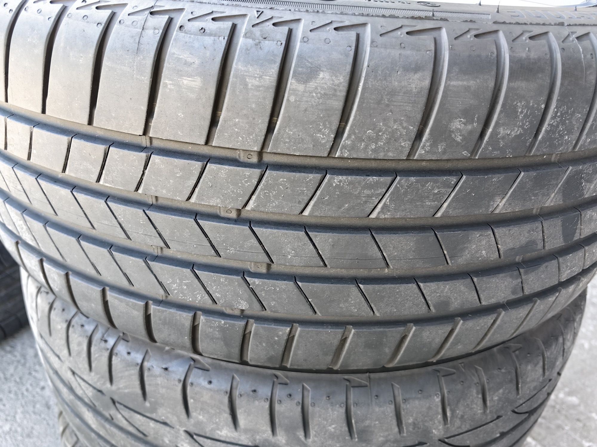 4 броя летни гуми 225/40/18. BRIDGESTONE
