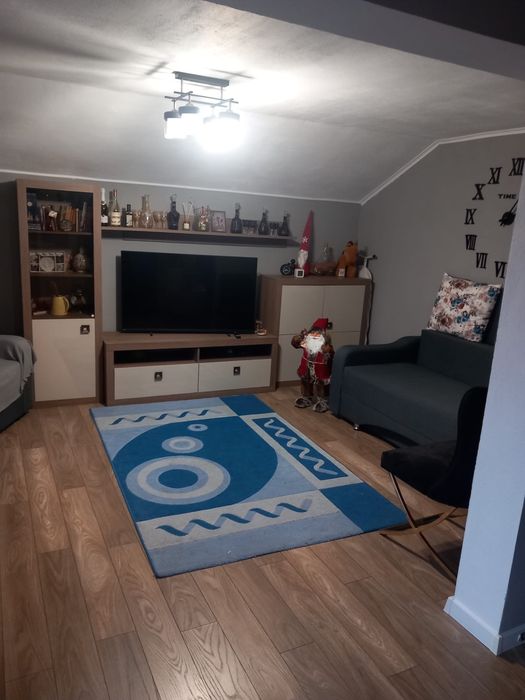 Inchiriez etajul casei pentru Targul de Craciun din Craiova