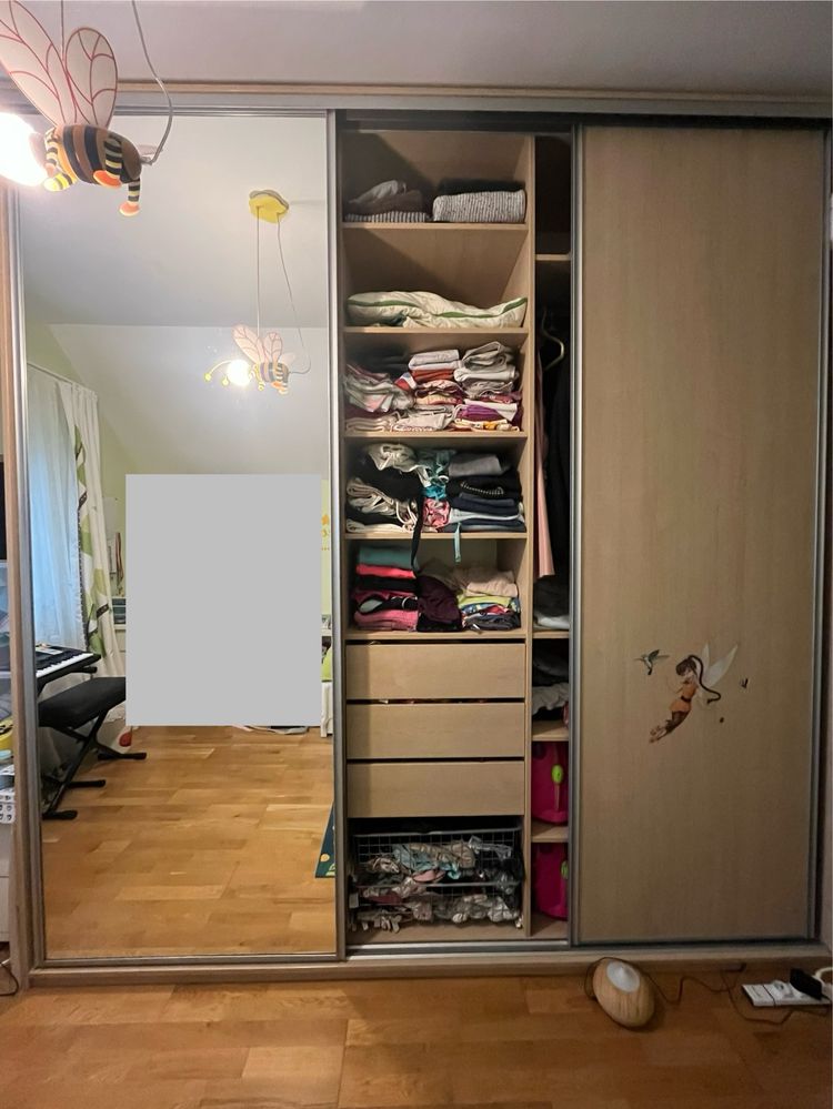 Vand dulap cu usi glisante ideal pentru dormitor inalt