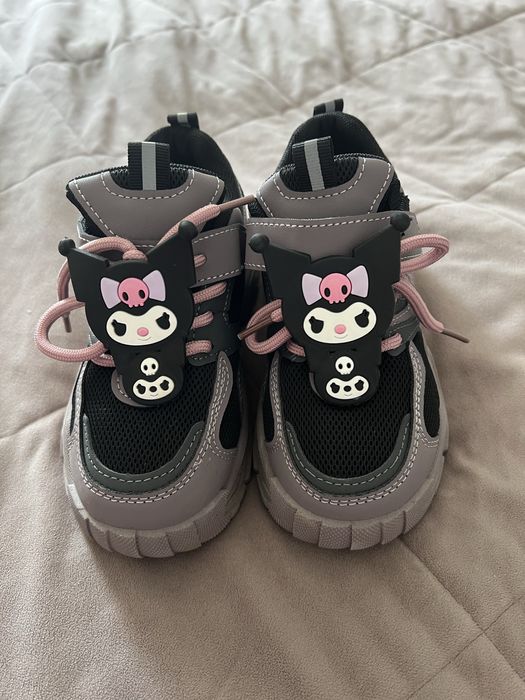Продам НОВЫЕ кроссовки Kuromi