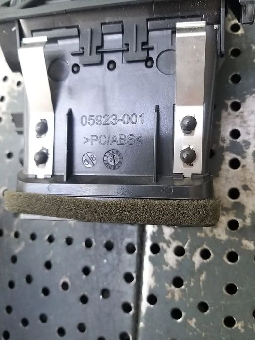 Grila ventilatie bord stanga mercedes c class w204 05923001