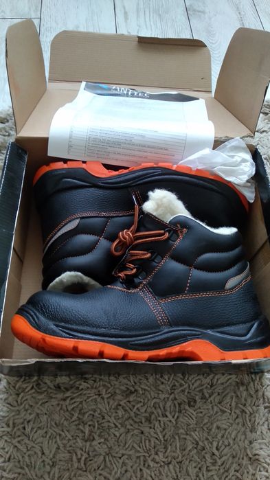 Продам зимнюю обувь