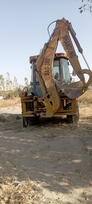 Cat brendiga tegishli sag 380 sotiladi xolati alo darajada  i