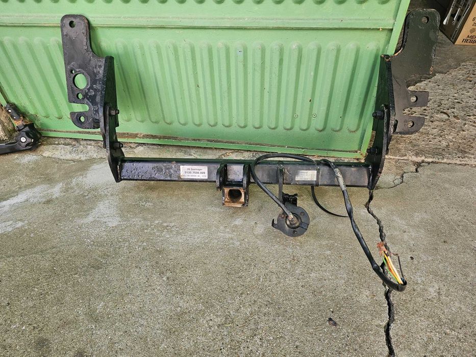 Теглич за Toyota Avensis