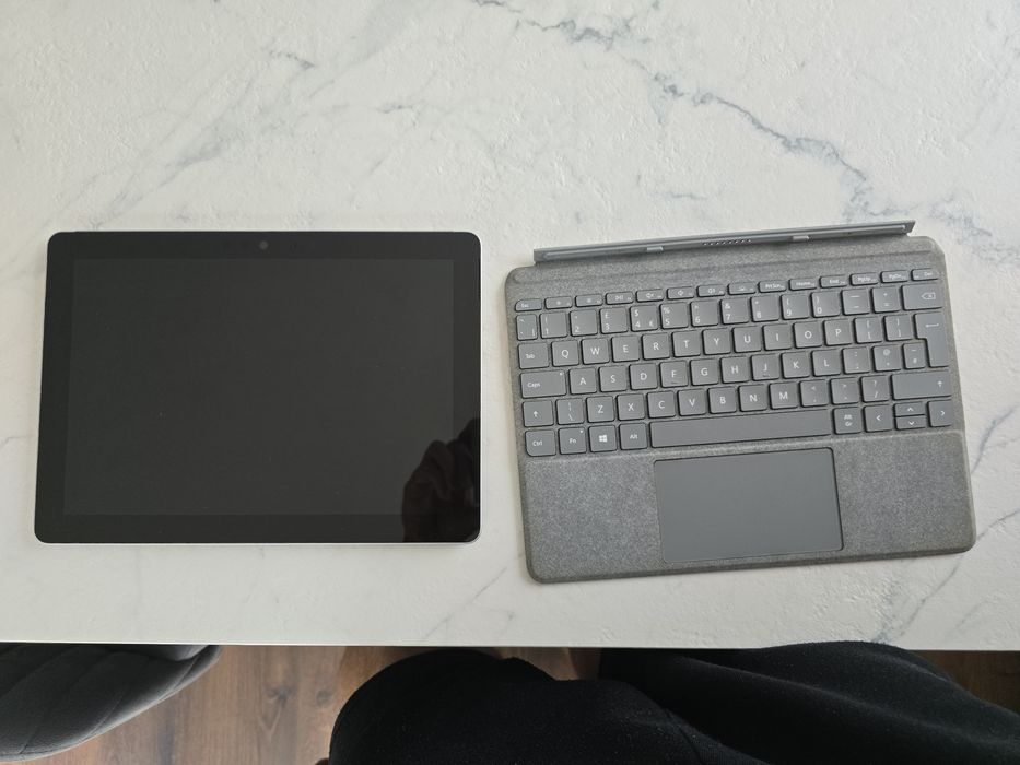 Таблет/лаптоп Microsoft Surface Go 128gb + 8GB RAM
