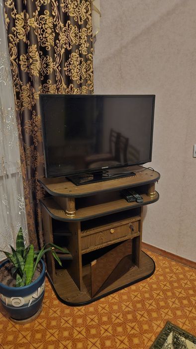 Телевизор Samsung с тумбой