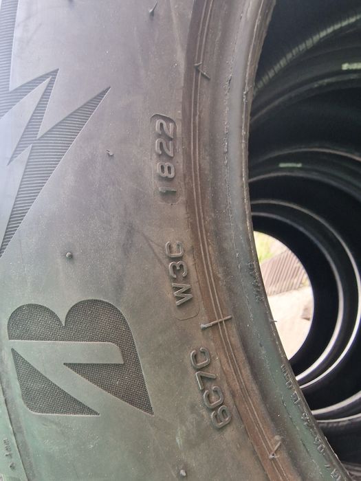 Anvelope 235/55R18 marca Bridgestone, DOT 2022, 6.5 mm