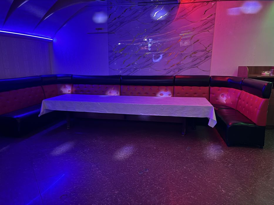 Углавые диваны в хорошом состояне