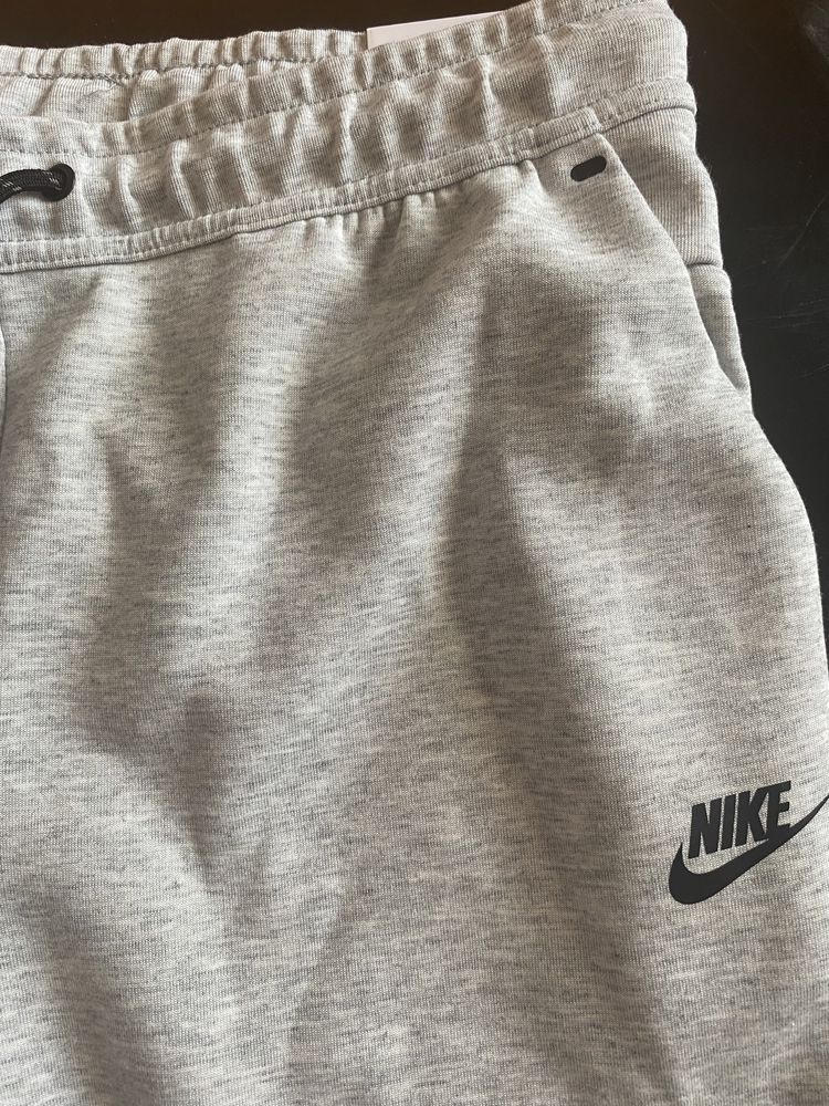 Nike Tech Pantaloni