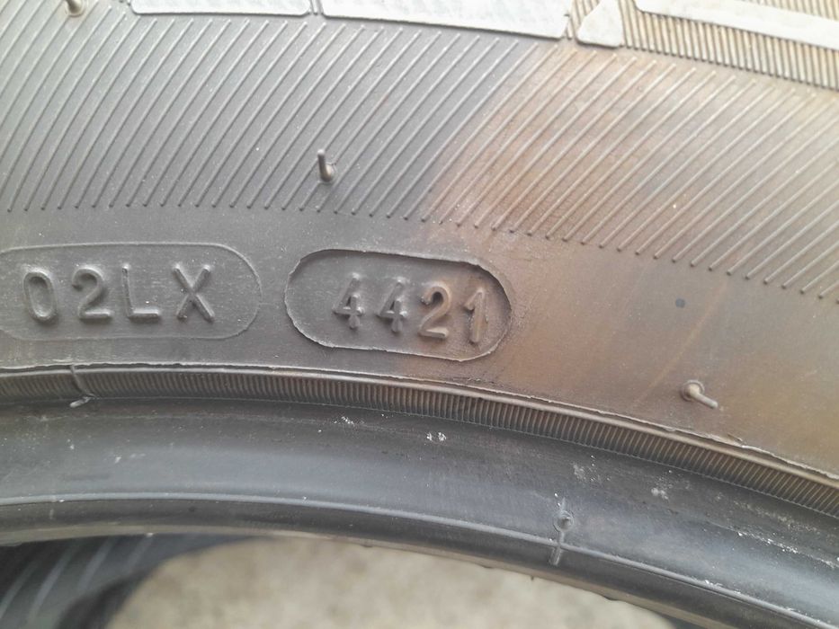 Продава две гуми 235 60 18 цола,Michelin Cross Climate,ДОТ 4421