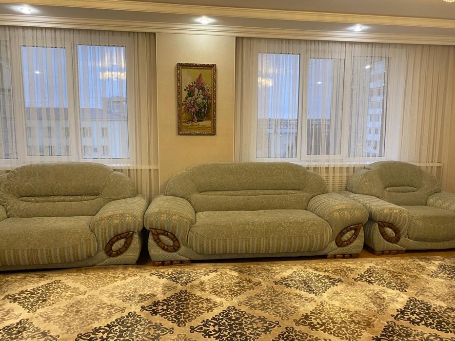 Продается диван для гостиной, кухнии, прихожей. Размеры разные