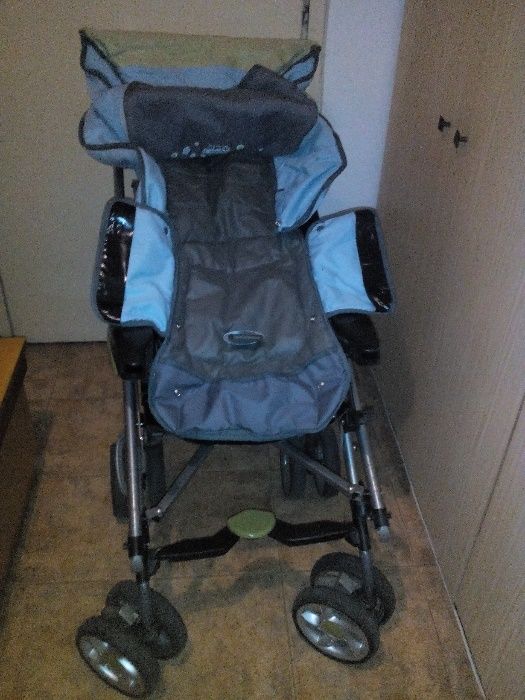Бебешка количка, ползвана една година за едно дете.