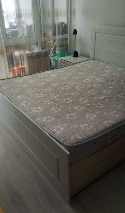 двухспальная кровать