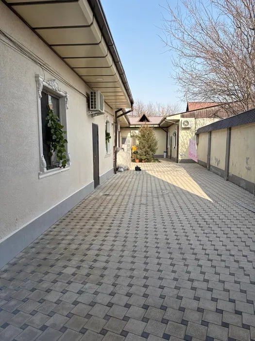 Uy sotiladi Obshiy dvor