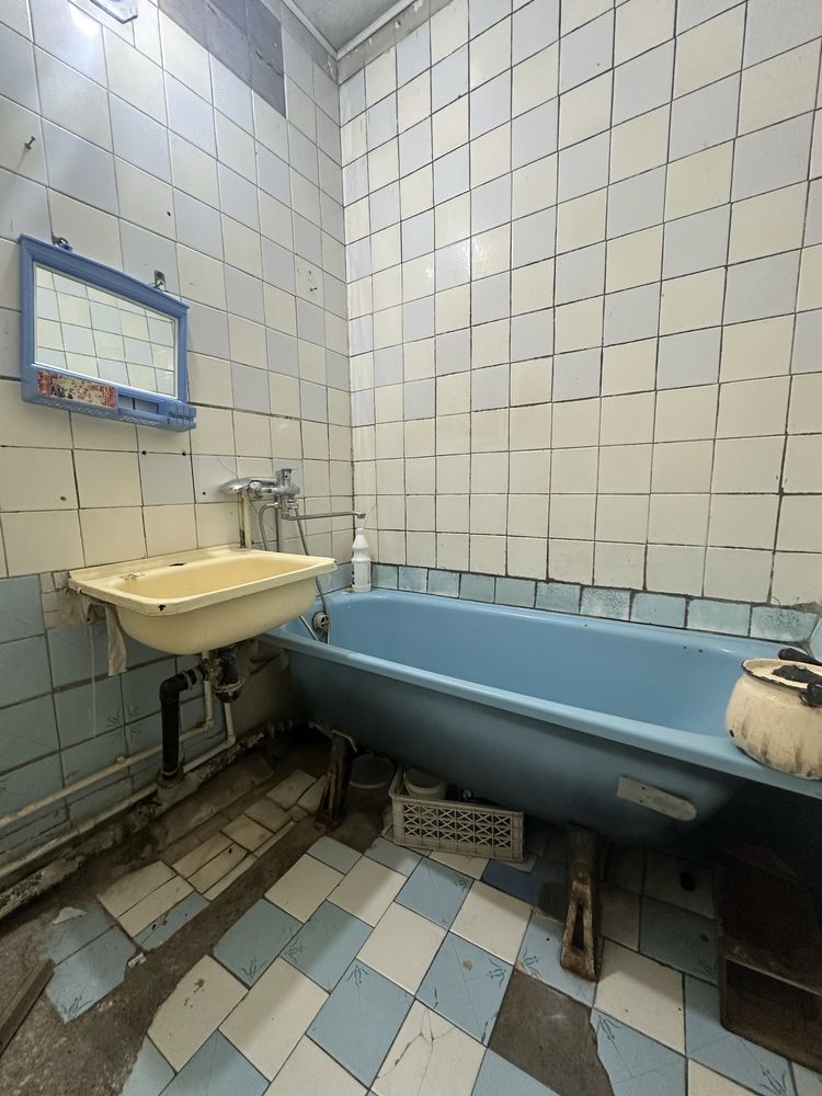 Мирабадский р-н Куйлюк массив 4 3/5/9 не торец 70м2