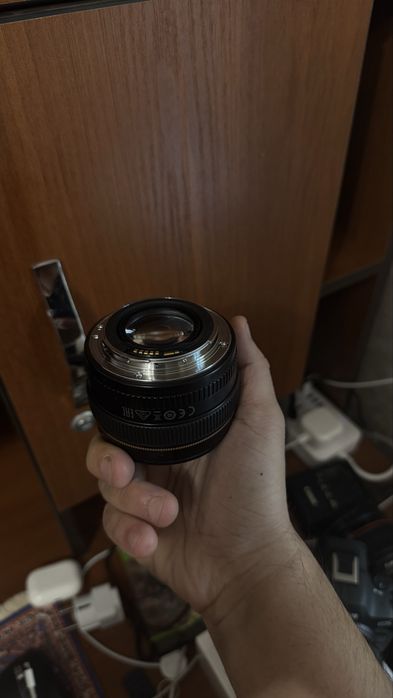 Canon EF 50 mm f/1.4 USM 250$