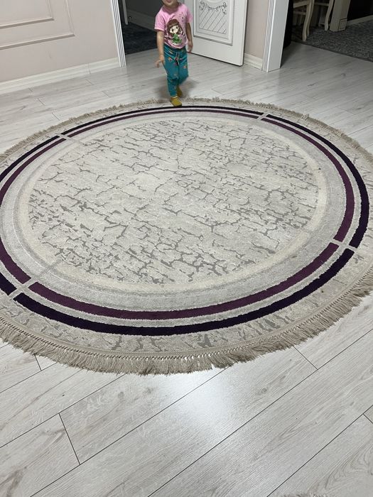 Продам ковер. В отличном состоянии! Размер 250* 250