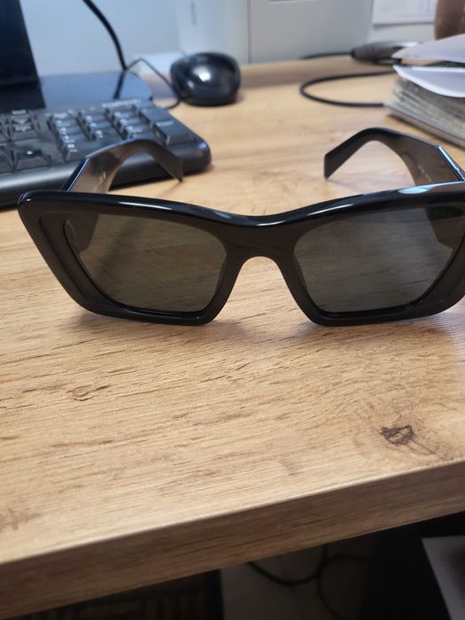 Продавам оригинални слънчеви очила нови на Prada