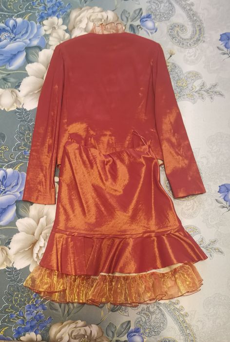 Costum saten cu voal
