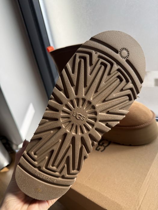 UGG chestnut - marimea 39